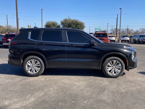 Used 2025 Mitsubishi Outlander ES image 4