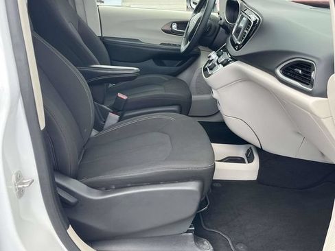 Used 2023 Chrysler Voyager LX FWD image 23