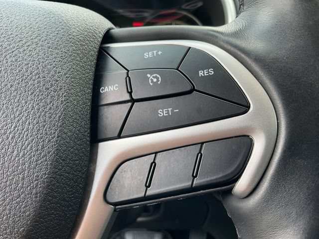 Used 2018 Jeep Cherokee Latitude Plus w/ Comfort/Convenience Group AWD/4WD image 20