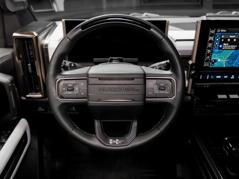 Used 2024 GMC Hummer EV 2X image 40