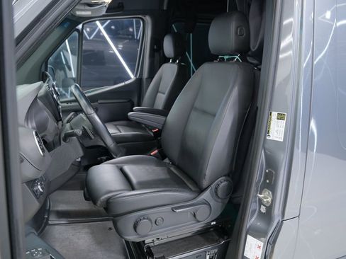 Used 2021 Mercedes-Benz Sprinter 2500 image 30