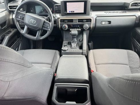 Used 2025 Toyota Tacoma SR5 AWD/4WD image 17