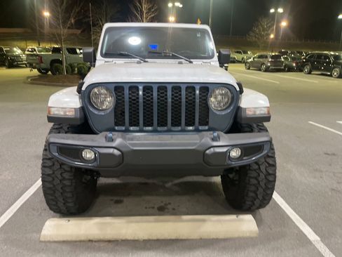 Used 2022 Jeep Gladiator Sport image 2