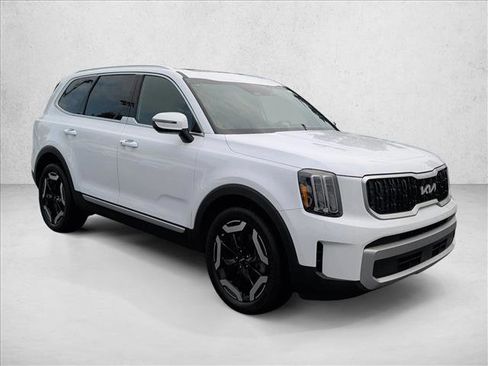 Used 2023 Kia Telluride EX w/ EX Captain's Chair Package AWD/4WD image 5