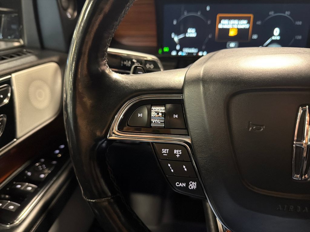 Used 2018 Lincoln Navigator Reserve w/ Technology Package AWD/4WD image 13
