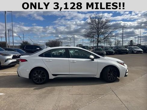 Used 2025 Toyota Corolla SE image 2