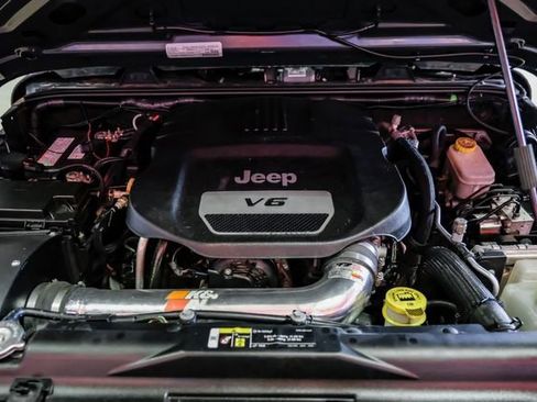 Used 2017 Jeep Wrangler Unlimited Sport image 7