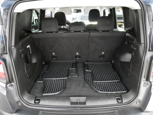 Used 2023 Jeep Renegade Latitude w/ Premium Group image 18