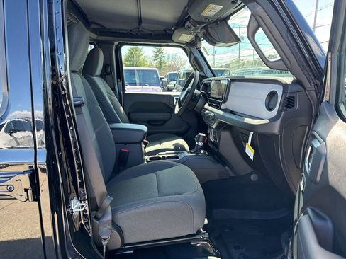 New 2026 Jeep Gladiator Sport image 25