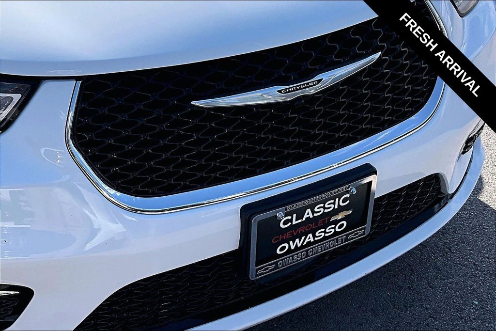 Used 2025 Chrysler Pacifica Select FWD image 31