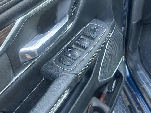 Used 2019 RAM 1500 Laramie AWD/4WD image 12