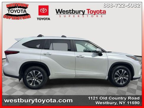 Used 2023 Toyota Highlander XLE image 6