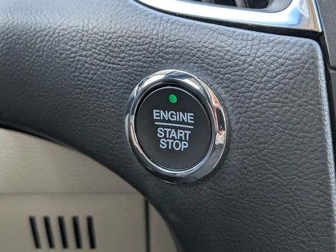 Used 2019 Ford Edge Titanium image 20