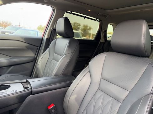 Used 2025 Nissan Rogue Platinum w/ Platinum Premium Package image 10