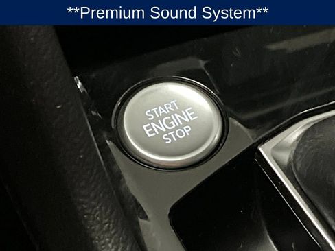 Used 2022 Volkswagen Taos SEL w/ Panoramic Sunroof Package FWD image 16