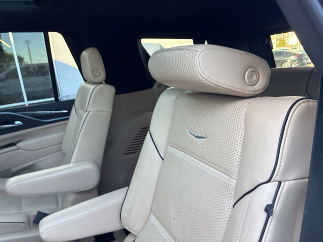 Used 2023 Cadillac Escalade Premium Luxury AWD/4WD image 21
