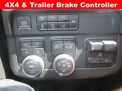 Used 2025 Chevrolet Suburban High Country AWD/4WD image 22