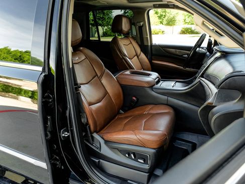 Used 2018 Cadillac Escalade Premium Luxury RWD image 38