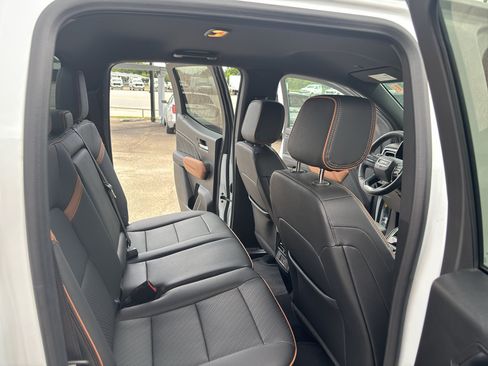 New 2025 GMC Canyon AT4 w/ LPO, Off Road Lift Package AWD/4WD image 19