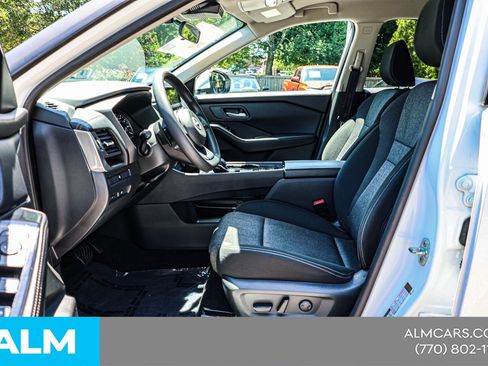 Used 2024 Nissan Rogue SV FWD image 17
