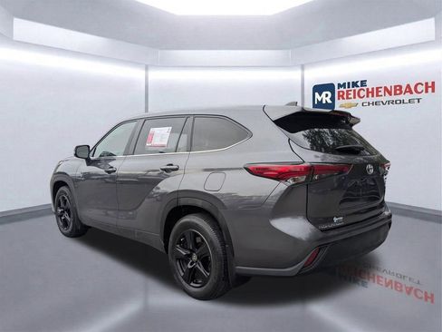 Used 2023 Toyota Highlander LE image 6