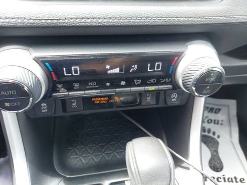 Used 2020 Toyota RAV4 XLE w/ Convenience Package image 8