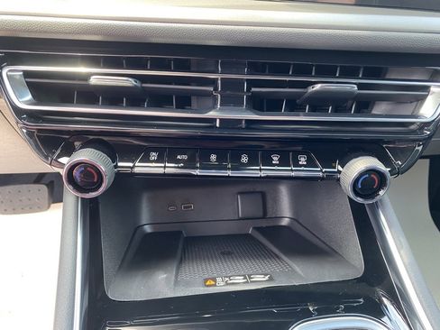 New 2025 Chevrolet Traverse LT image 17