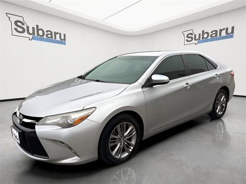 Used 2016 Toyota Camry SE image 3