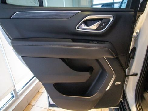 Used 2021 GMC Yukon SLT w/ SLT Luxury Plus Package image 9