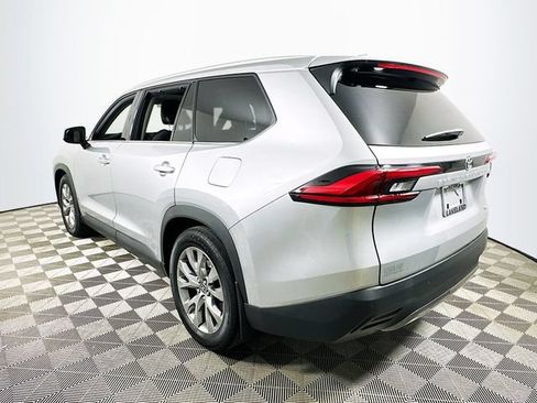 Used 2024 Toyota Grand Highlander FWD image 5