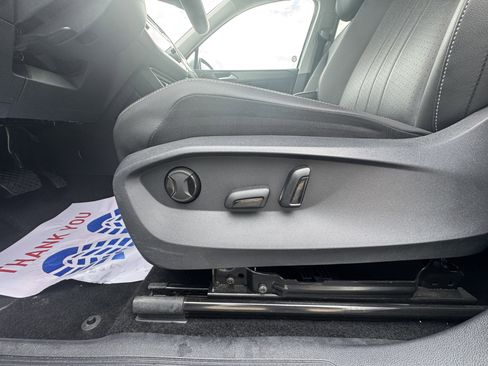 Used 2024 Volkswagen Tiguan SE image 12