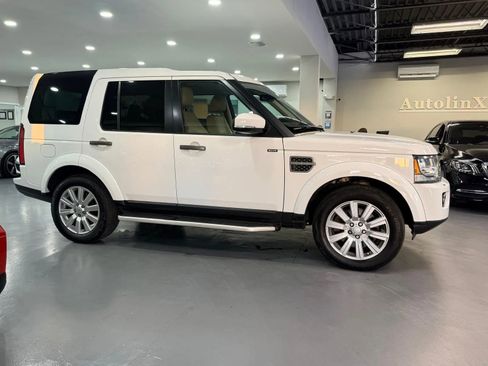 Used 2016 Land Rover LR4 image 2