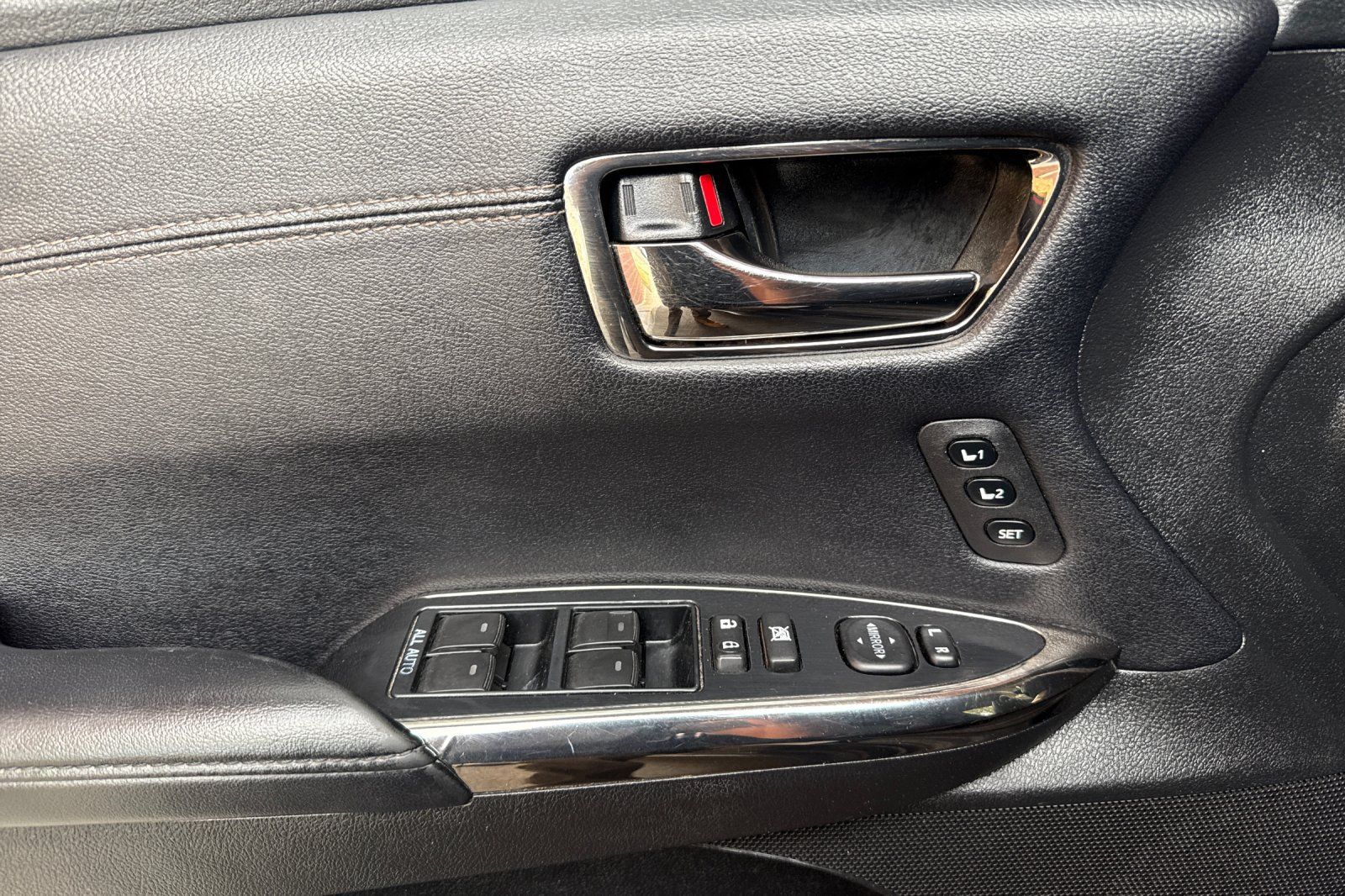 Used 2016 Toyota Avalon Touring FWD image 12