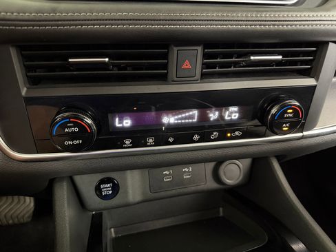 Used 2025 Nissan Rogue SV image 23