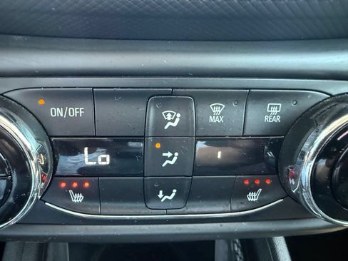 Used 2022 Chevrolet TrailBlazer LT w/ Convenience Package FWD image 25