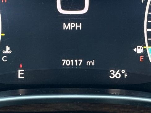 Used 2023 Chrysler Pacifica Limited image 33