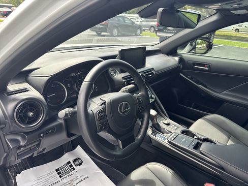 Used 2025 Lexus IS 300 w/ Comfort Package RWD image 15