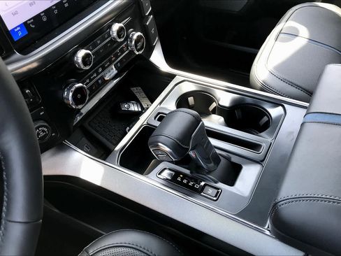 Used 2024 Ford F150 Platinum w/ FX4 Off-Road Package image 7