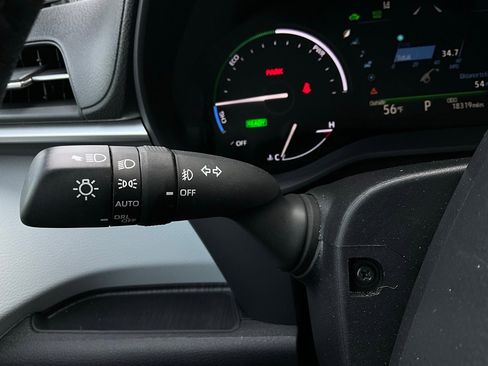 Used 2025 Toyota Sienna XLE image 38