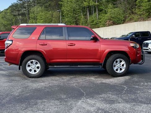 Used 2016 Toyota 4Runner SR5 AWD/4WD image 2