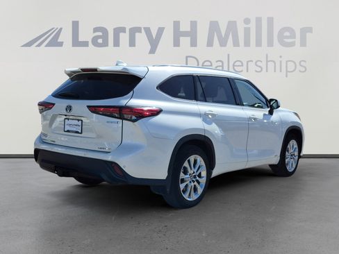 Used 2021 Toyota Highlander Limited AWD/4WD image 5