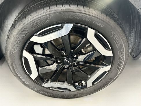 Used 2025 Kia Telluride S FWD image 11