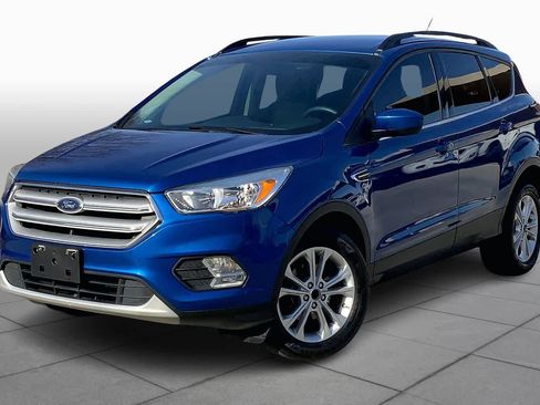Used 2018 Ford Escape SE image 1