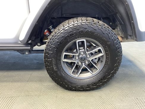 Certified 2025 Jeep Gladiator Mojave image 32