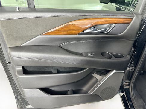 Used 2019 Cadillac Escalade ESV Luxury image 27
