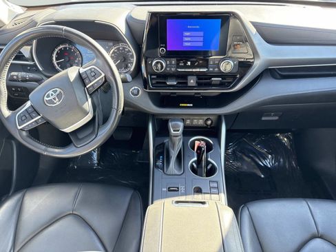 Used 2023 Toyota Highlander XLE image 18