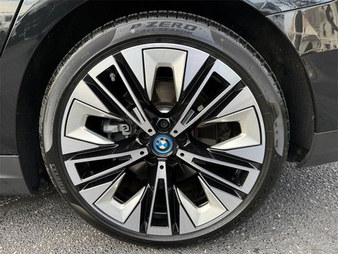 Certified 2025 BMW i5 xDrive40 w/ Premium Package image 16