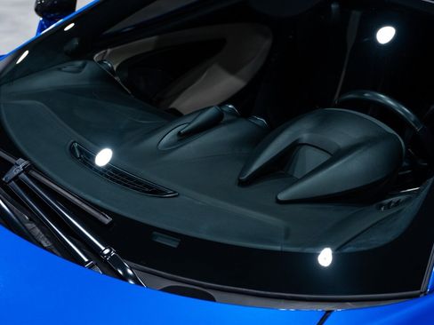 Used 2018 McLaren 570S Spider image 17