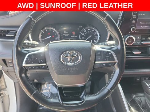 Used 2021 Toyota Highlander XSE AWD/4WD image 25