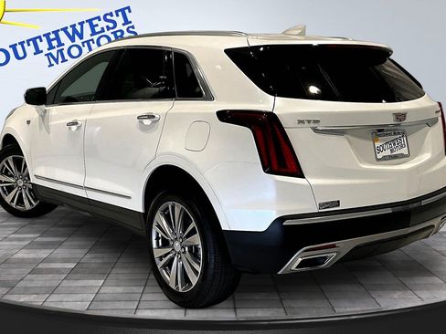 Used 2024 Cadillac XT5 Premium Luxury FWD image 5